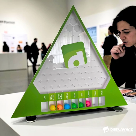 Piramis labda játék - 80 cm - asztali - Bérelhető